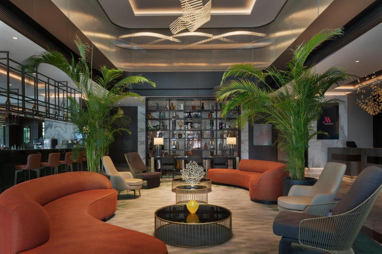 伊兹密尔万豪酒店 外观 照片 The lobby of the hotel