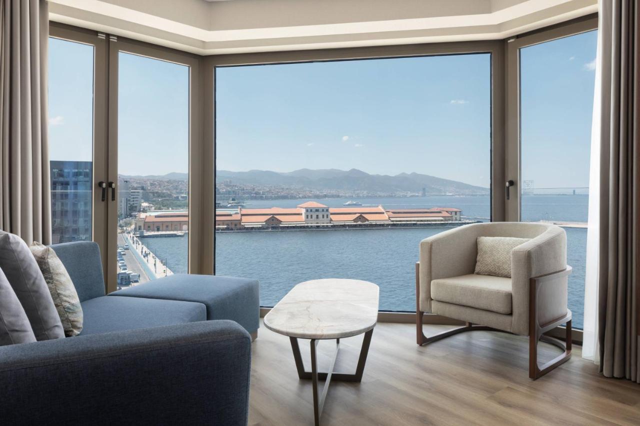 伊兹密尔万豪酒店 外观 照片 View from a suite
