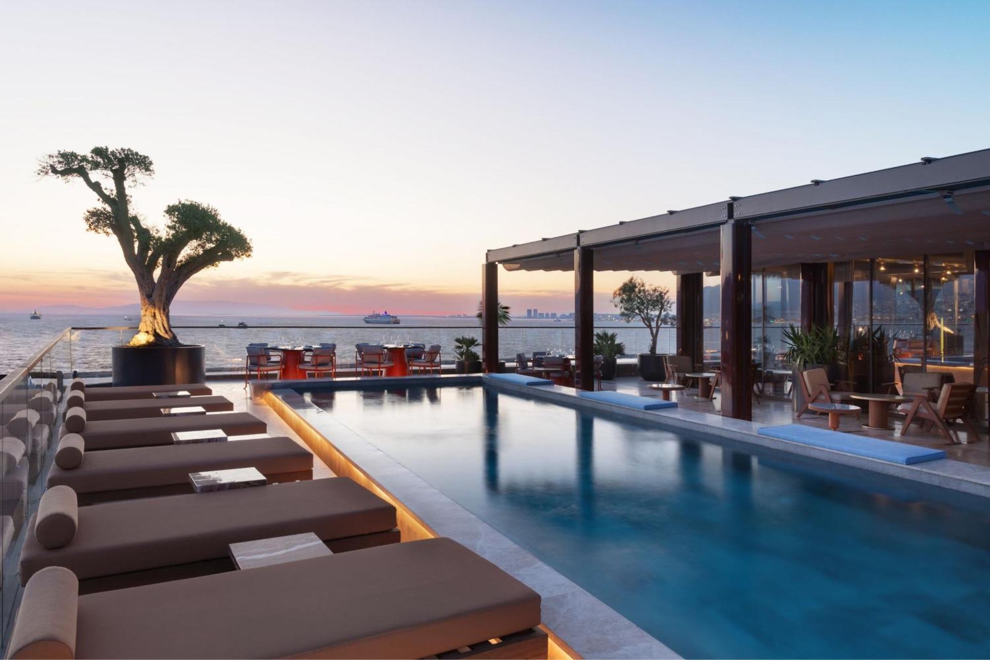 伊兹密尔万豪酒店 外观 照片 The Pool at the Westin Athens