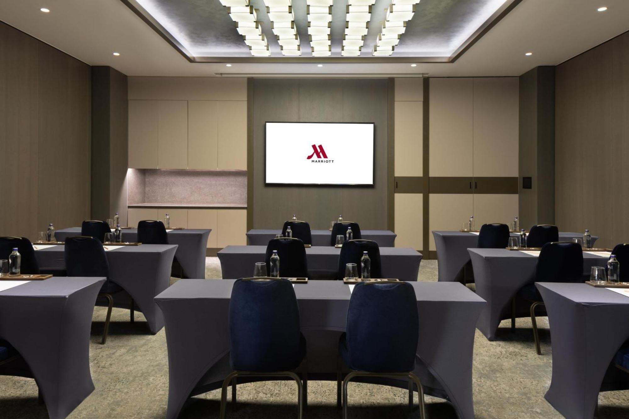 伊兹密尔万豪酒店 外观 照片 A typical meeting room