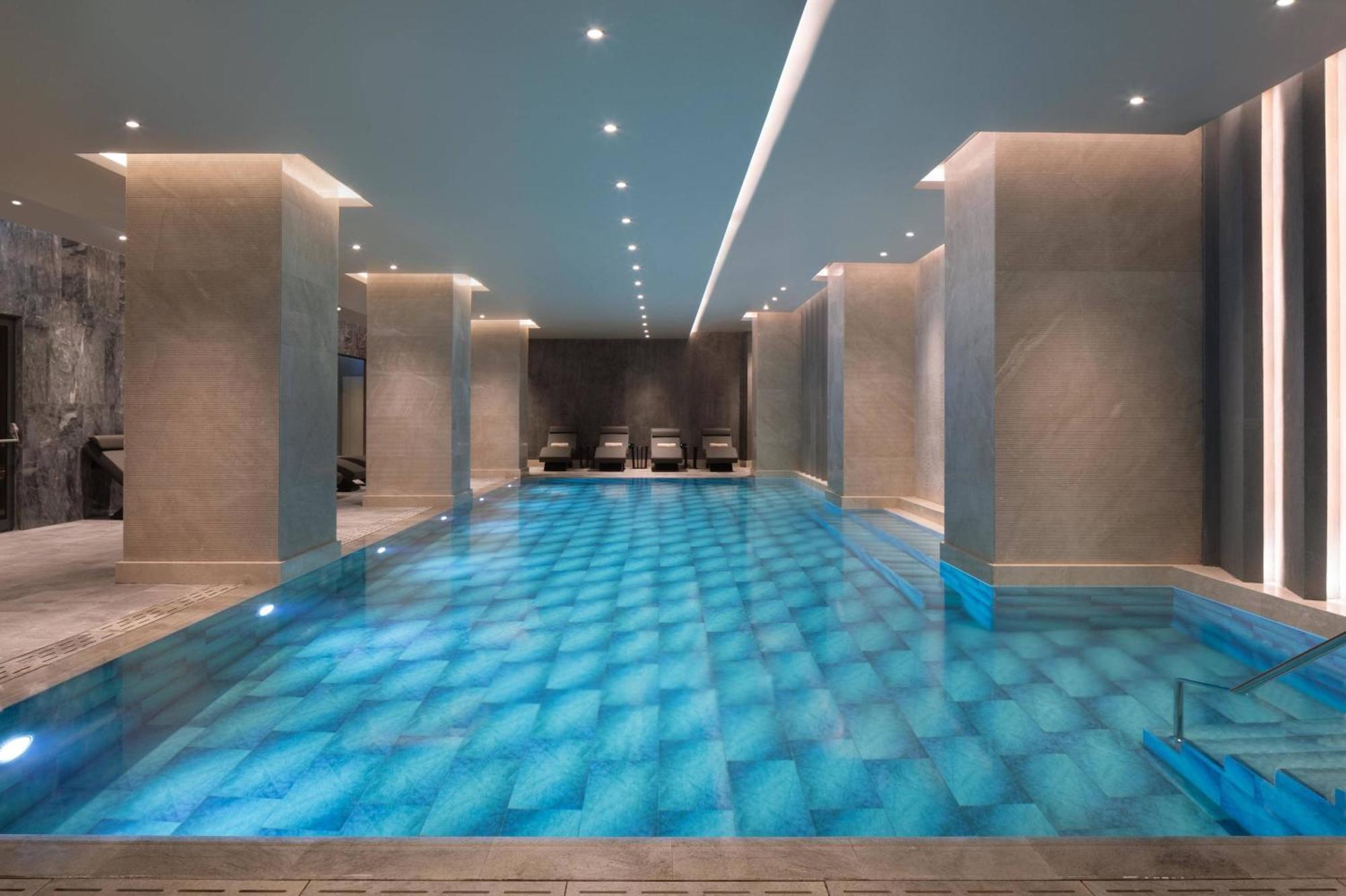 伊兹密尔万豪酒店 外观 照片 The pool at The Spa at The Landmark