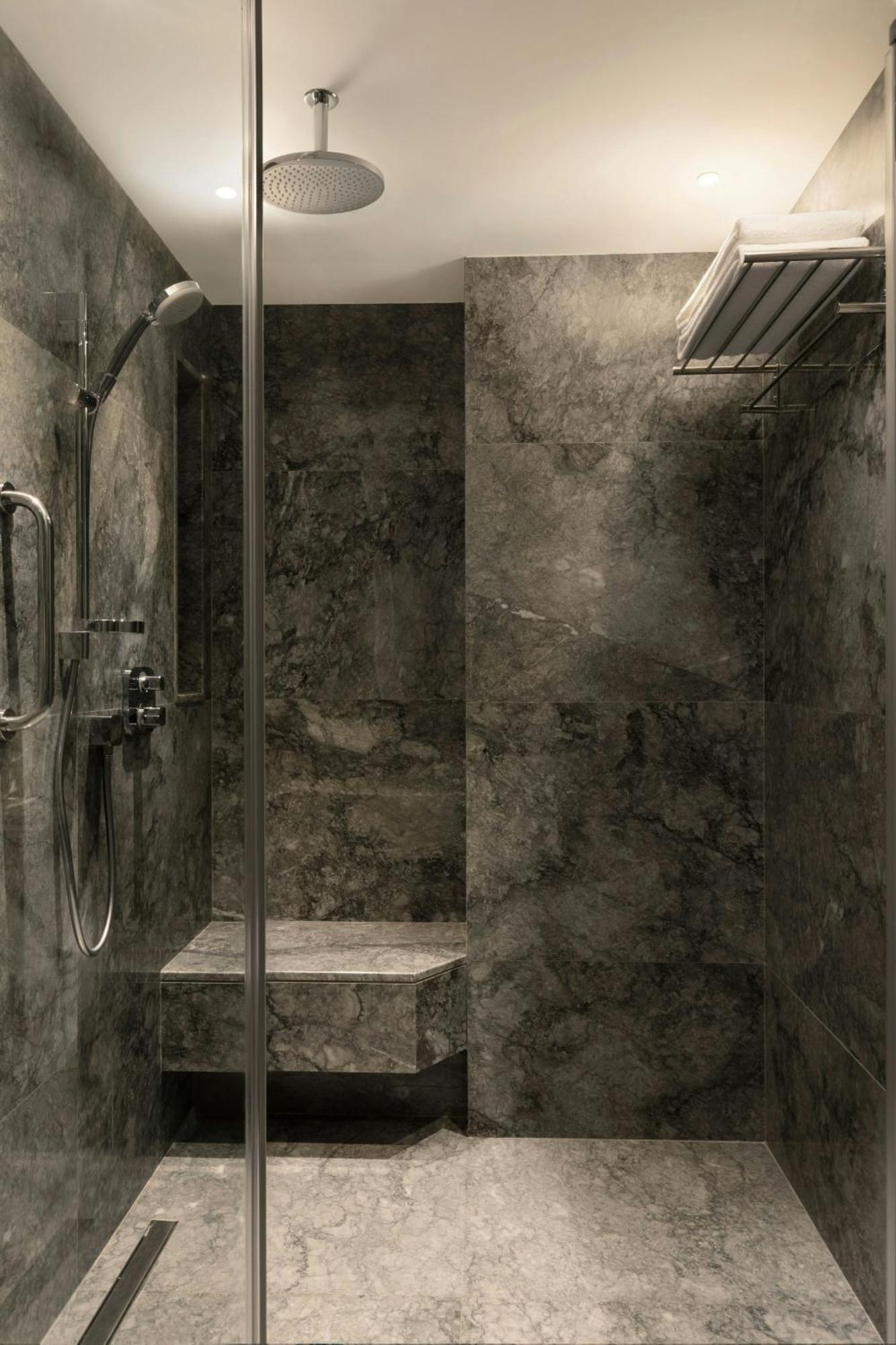 伊兹密尔万豪酒店 外观 照片 A shower